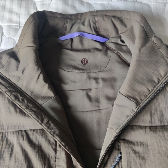 Lululemon Insulated Hiking Vest Large Carob Brown - Picture 4 of 4